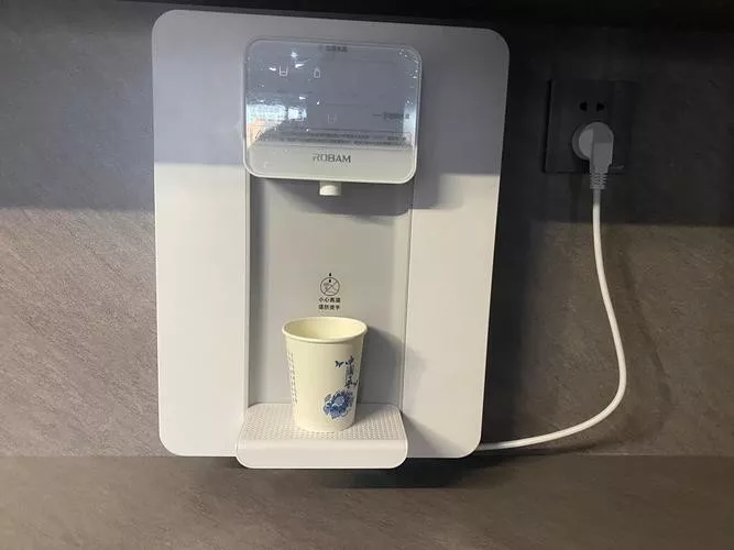 壁挂式饮水机显示E1缺水怎么办