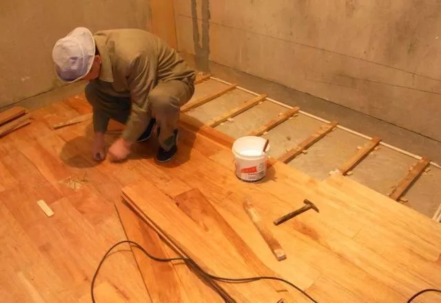 翻新房子改造地板怎么处理