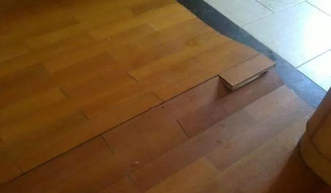地板翘起来了怎么翻新