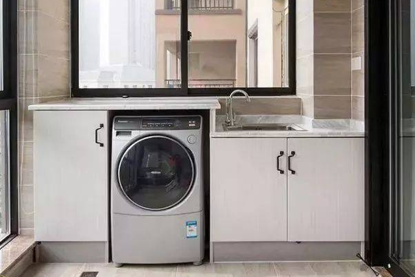 滚筒洗衣机脱水时震动大，洗衣机会跟着跑，是怎么回事？