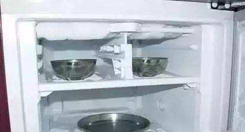 冰箱冷藏室结冰怎么办？为什么冰箱的冰层很厚？