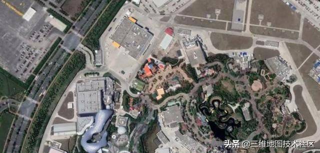 导航地图哪个更好用?这款软件精确到地面上的人都能看清