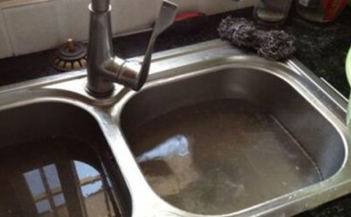 厨房下水道异味如何处理/厨房下水道堵塞怎么疏通