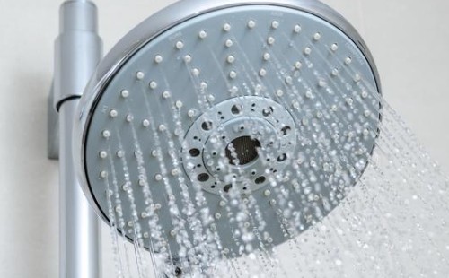 淋浴喷头水垢堵塞怎么去除|解决方法竟如此简单