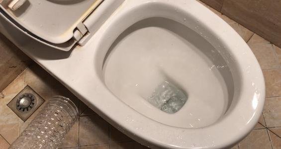 马桶冲水无力怎么处理