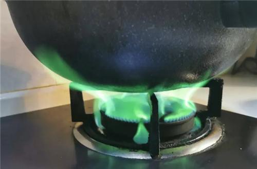 燃气灶绿色火焰是怎么回事