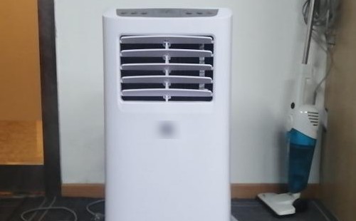 移动空调压缩机运转一会就会停一会正常吗？