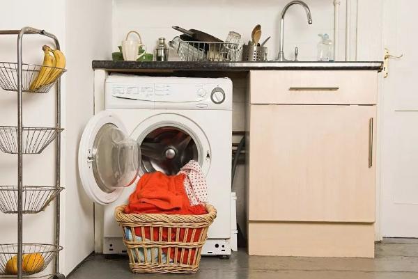 洗衣机漏水怎么办呢？