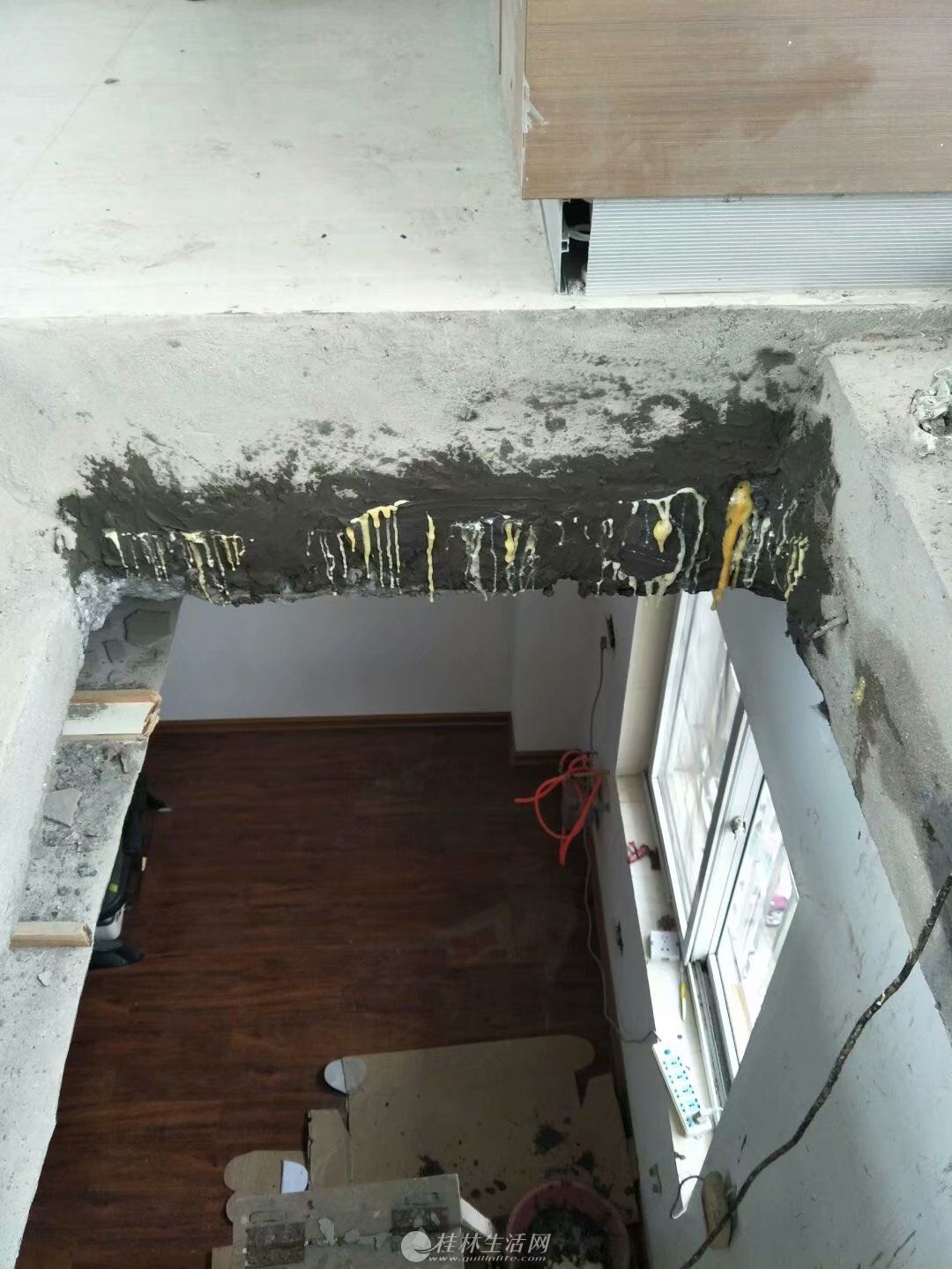 房屋顶层漏水怎样补漏