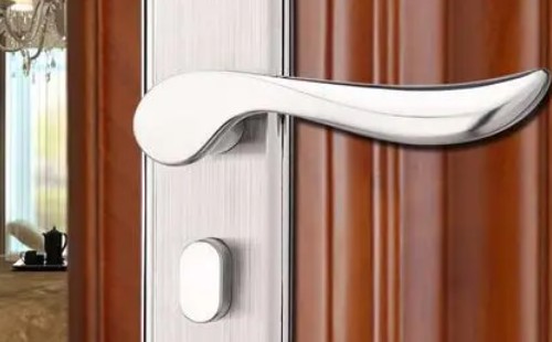 如何清理和维修防盗门锁？