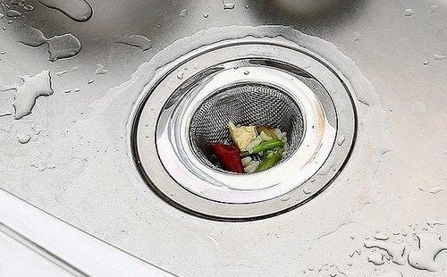 厨房水槽不能正常排水，多半是因为管道堵塞所致！
