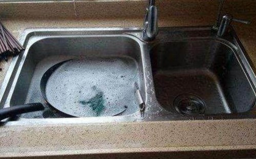 厨房洗菜盆下水慢怎么处理？什么溶解下水道油脂比较好？
