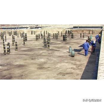 屋面防水工程的渗漏水原因分析及楼顶防水施工技术方案