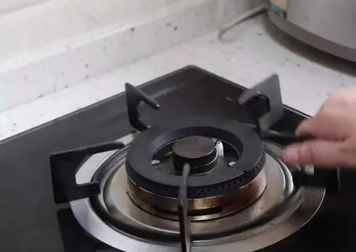 燃气灶面板炸裂能修吗，燃气灶的面板炸了怎么办？